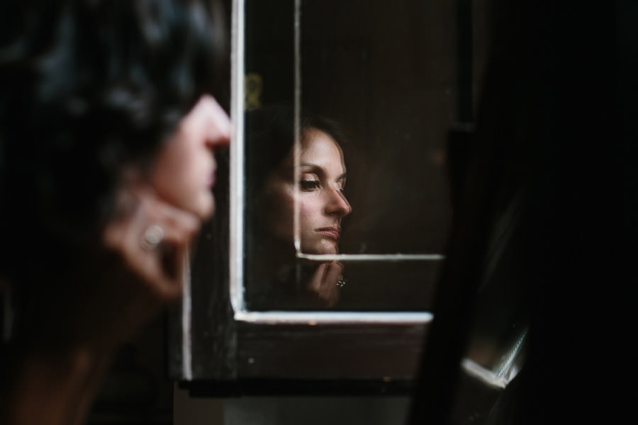 bride mirror reflection wedding tuscany