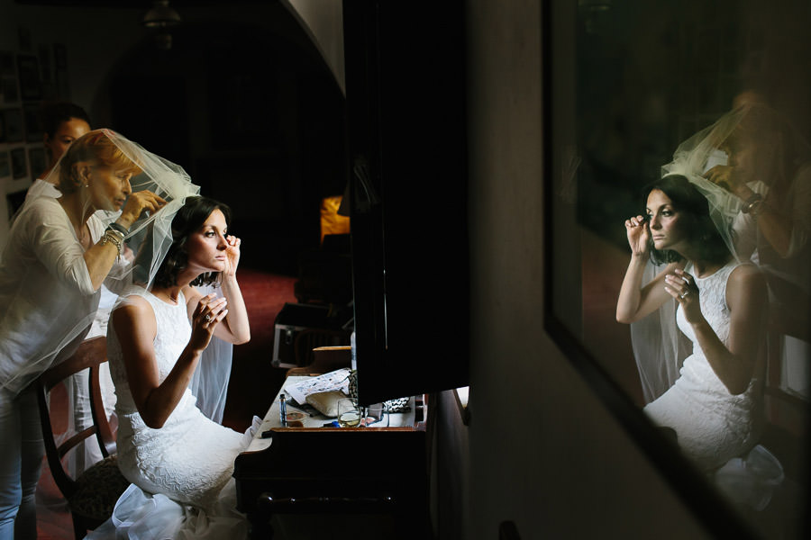 bride getting ready dress wedding photographer in italy