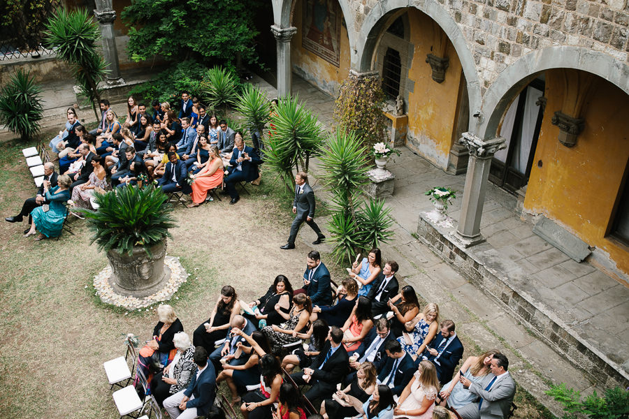 outdoor wedding ceremony castello di vincigliata