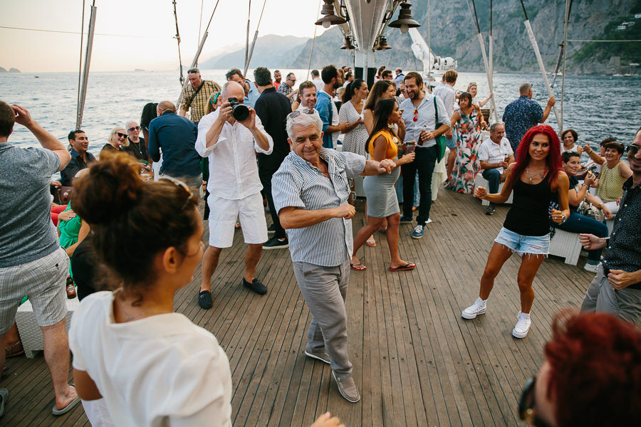 rehearsal dinner sailboat wedding photographer amalfi