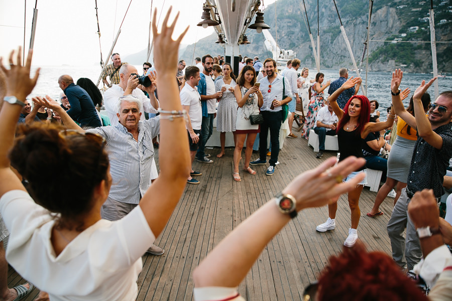 rehearsal dinner sailboat wedding photographer amalfi