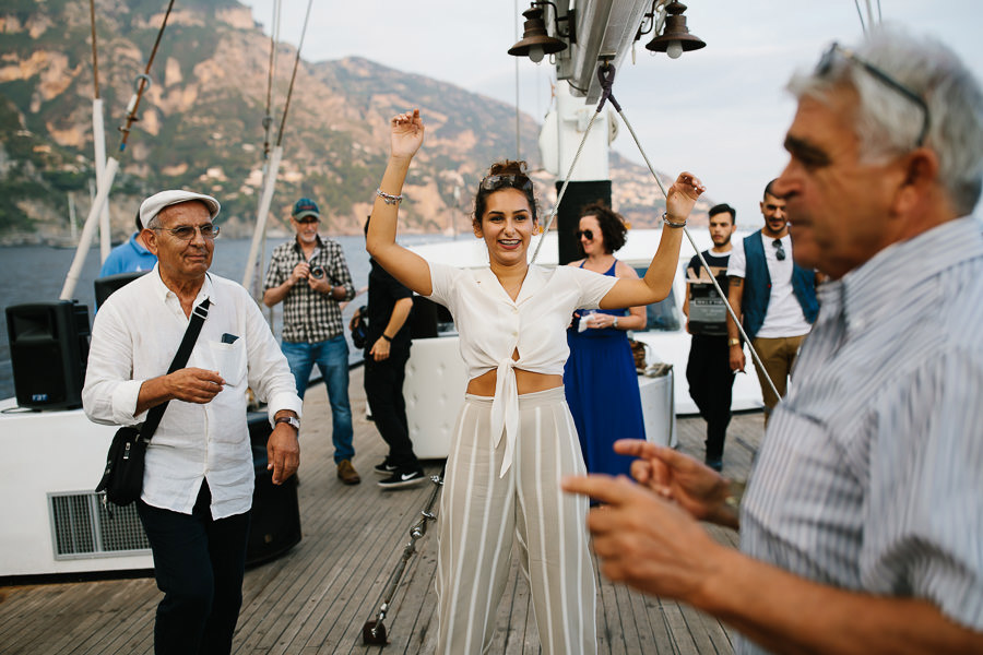 rehearsal dinner sailboat wedding photographer amalfi