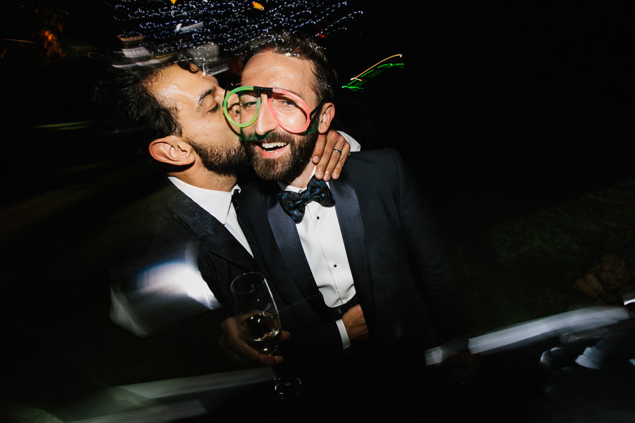 amazing wedding dances in the garden of villa cimbrone ravello