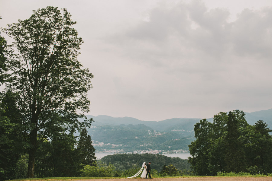 Castello di Miasino, bride and groom portrait session