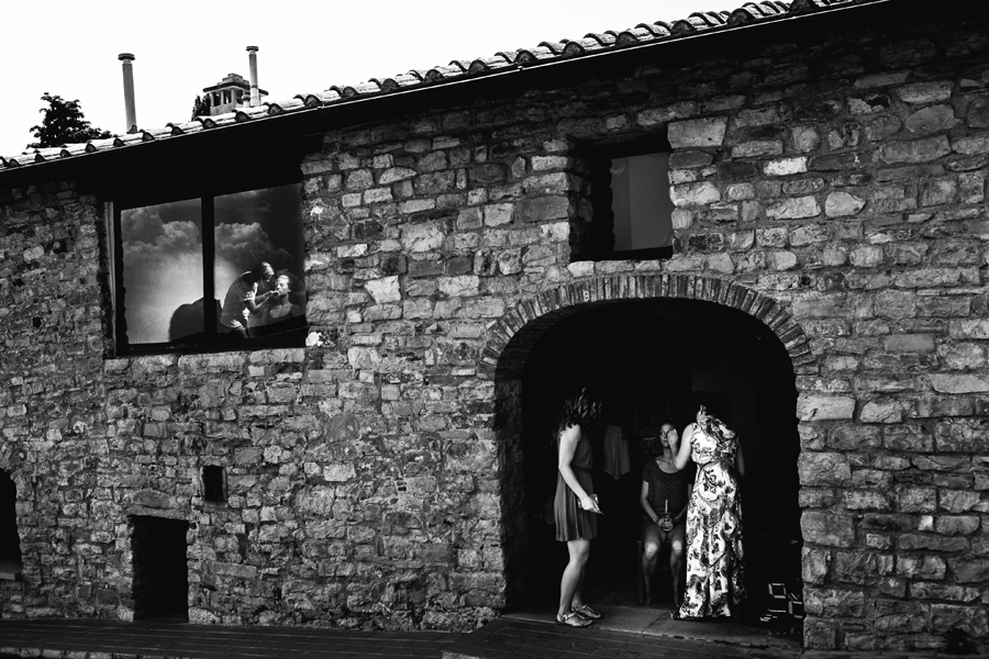 Bride Getting Ready castello del trebbio chianti