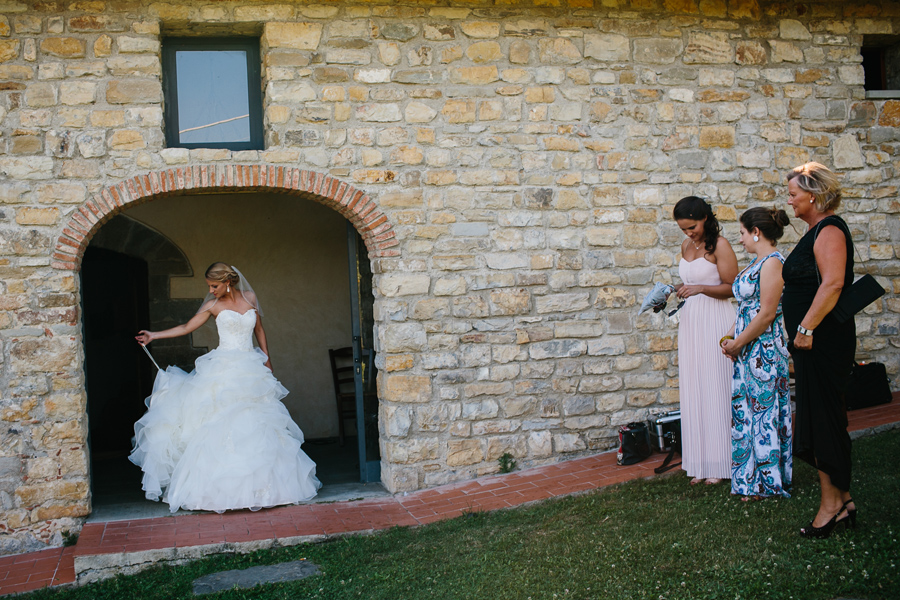 Tuscany wedding bride getting ready