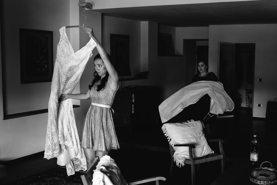 bride getting ready apartment florence