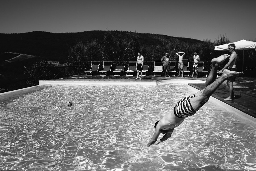 swimming pool wedding tuscany