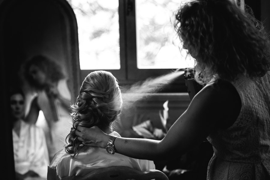 bride getting ready tuscany