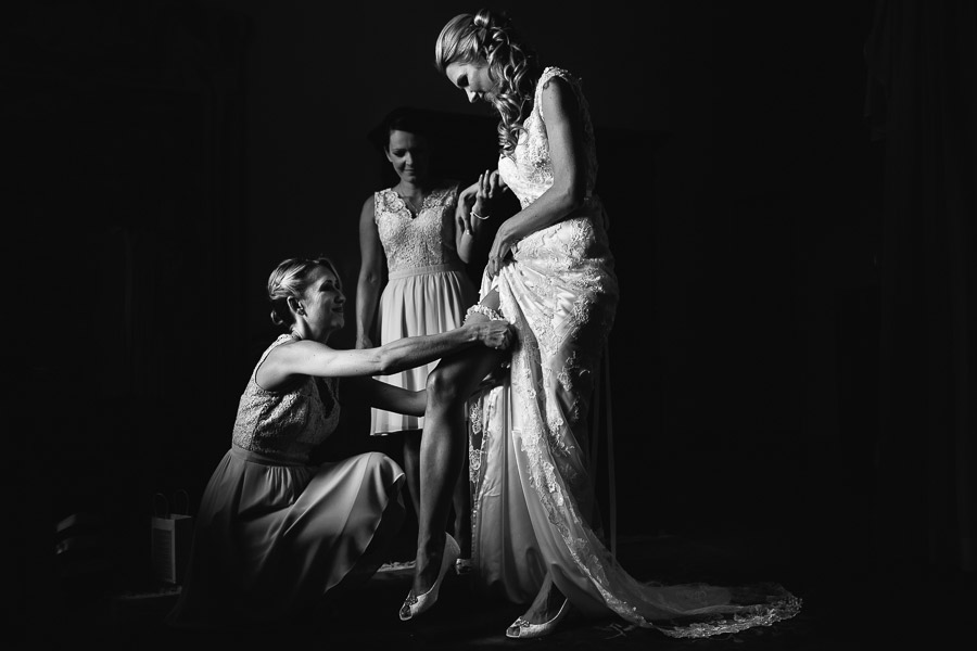 bride getting ready tuscany wedding photographer