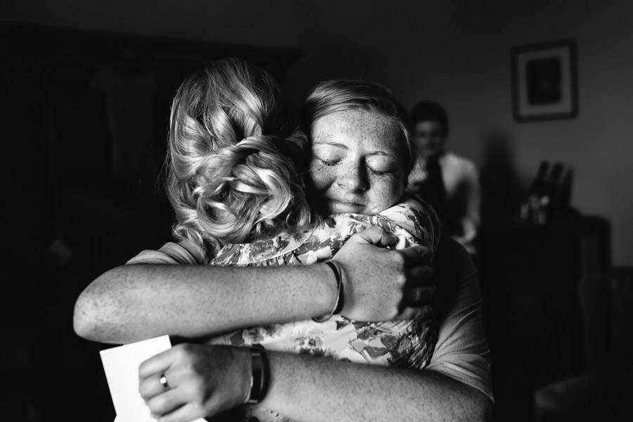 tuscany wedding photographer bride preparation