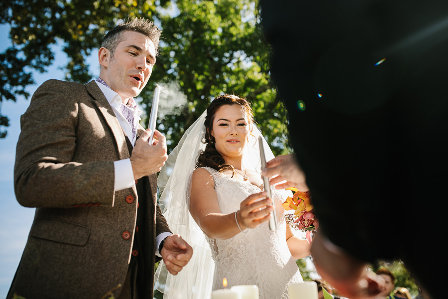 bride and groom candle wedding gaiole in chianti