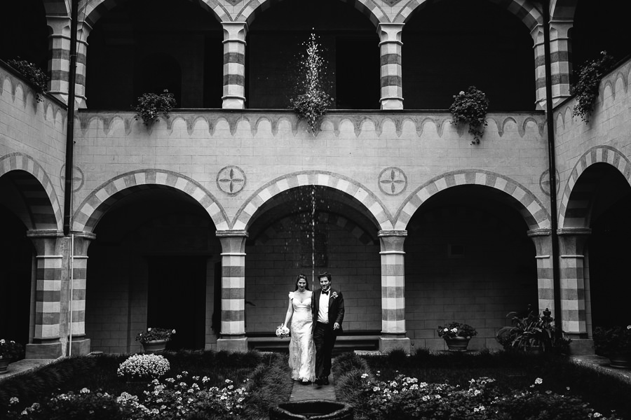 bride and groom in the yard of la cervara