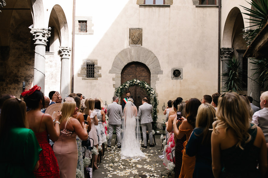 bride and groom wedding ceremony castello del trebbio