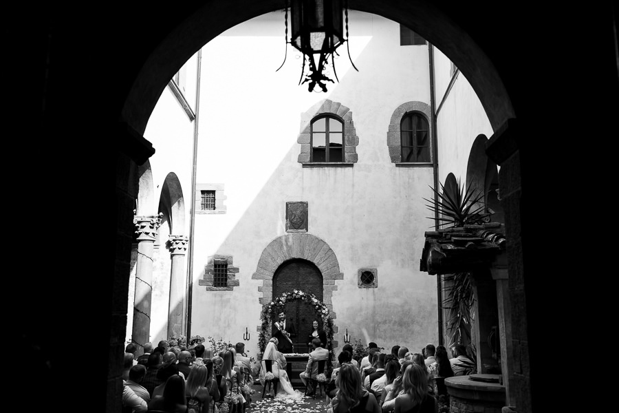 bride and groom wedding ceremony castello del trebbio