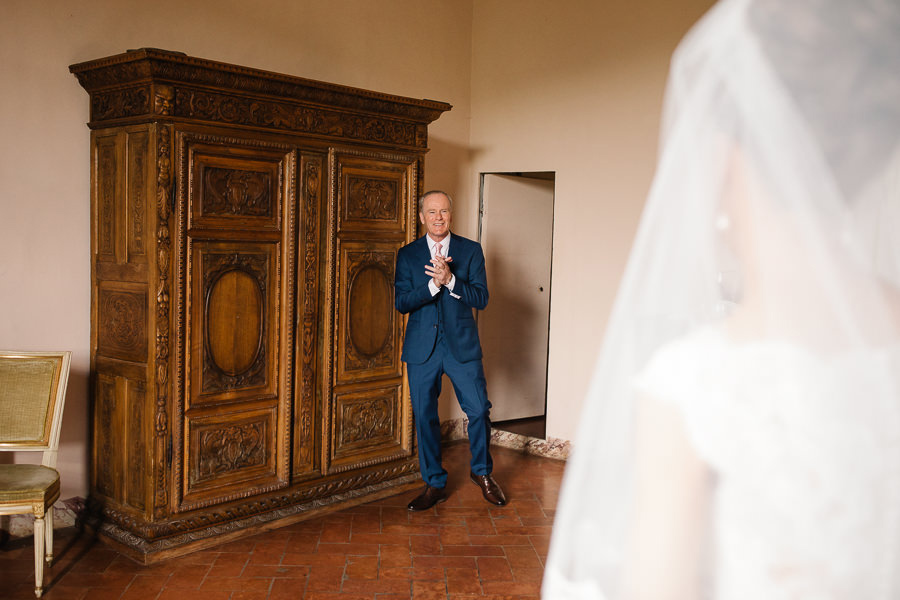 Father of the bride sees his daughter for the first time