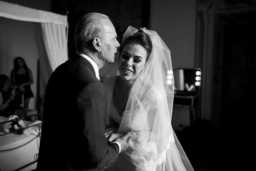 Father of the bride sees his daughter for the first time