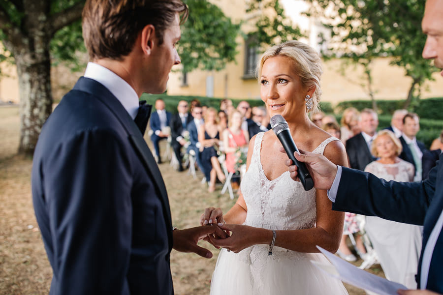 romantic wedding ceremony at Villa Di Maiano in Fiesole