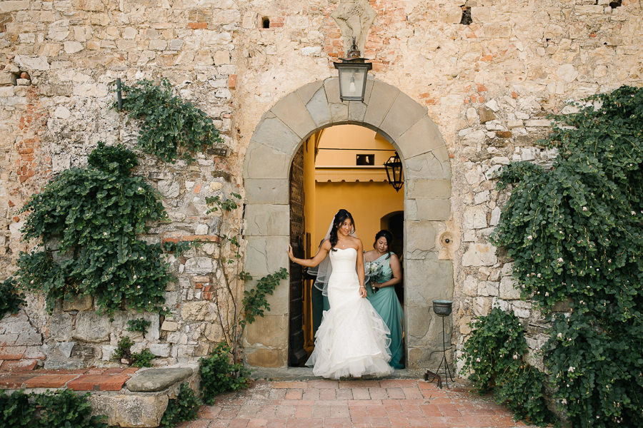 julian kanz is a wedding photographer in tuscany